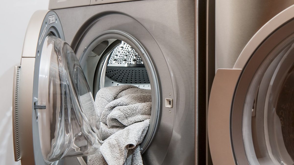 A Safe and Easy Guide to Washing Carpets and Rugs in the Washing Machine